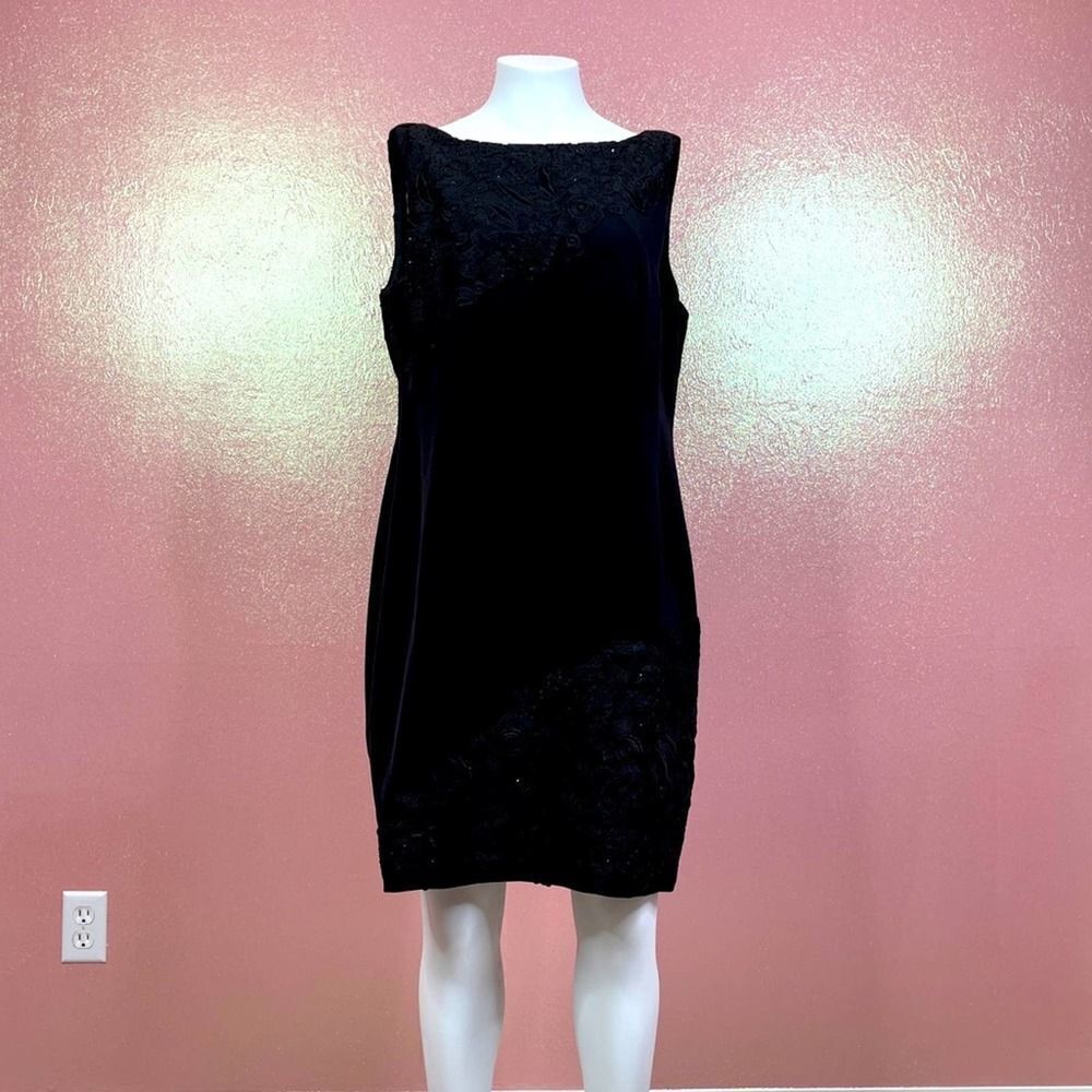 Tahari Rhinestone Trimmed Lace Appliquéd Size 14